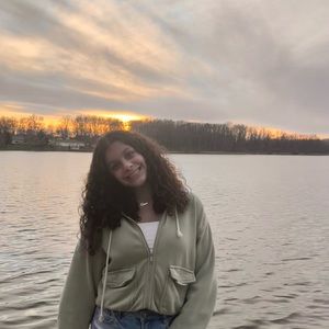 Meet your Posher, Amina